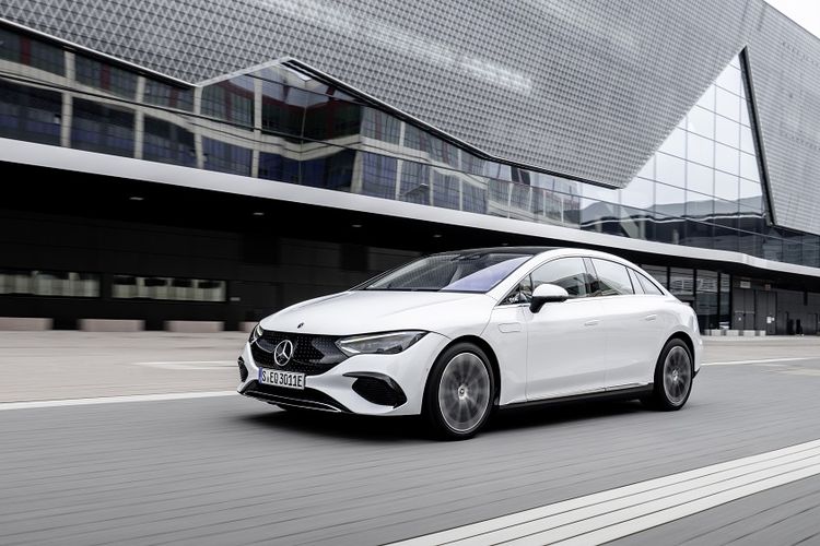 ilustrasi-mobil-listrik-mercedes-benz-eqe-350.jpg