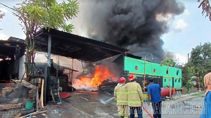 industri-vulkanisir-ban-di-Desa-Garon-Kecamatan-Balerejo-Kabupaten-Madiun.jpg