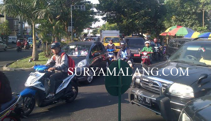jalan-sukarno-hatta-macet_20150618_170328.jpg