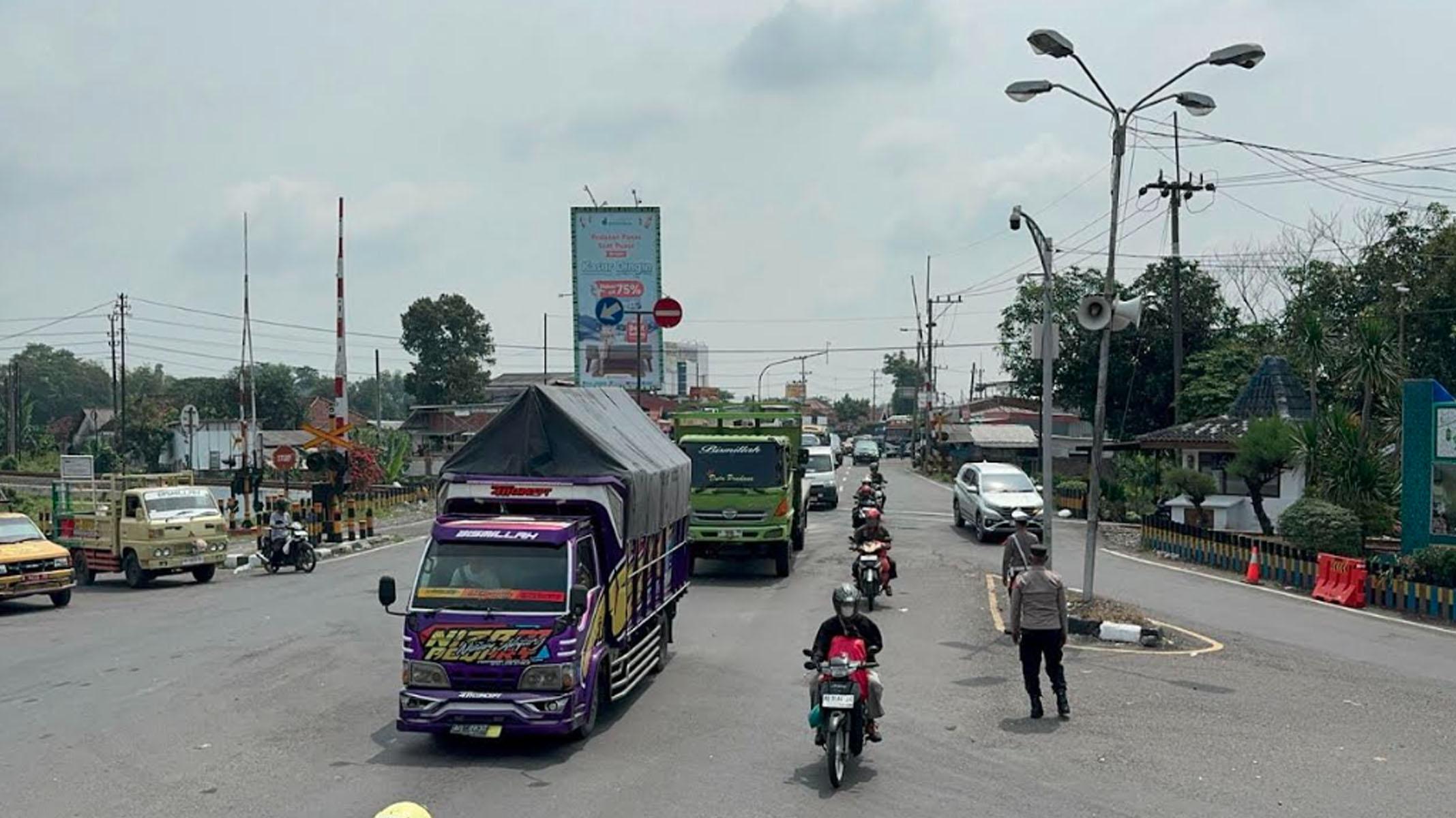 Info Jalur Mudik Lebaran 2025 Simpang Tiga Mengkreng Kediri,  H-5 Arus Lalu Lintas Masih Lancar