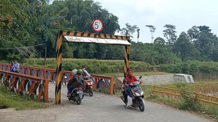 jalur-tikus-kediri-malang-di-desa-bayem-kecamatan-kasembon-kabupaten-malang.jpg