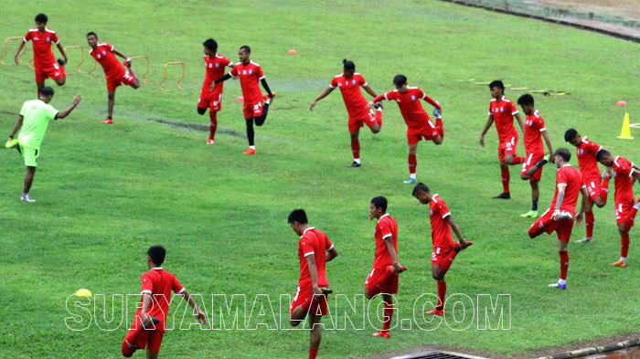 jamu-persita-skuad-arema-fc-berlatih-di-stadion-gajayana-malang8.jpg