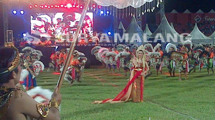 Semarak, 1.137 Penari Jaranan Pentas Kolosal di Stadion Brawijaya