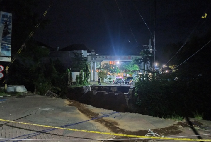 jembatan-ambrol-di-lembah-dieng-kota-malang-minggu-152022-dini-hari.jpg