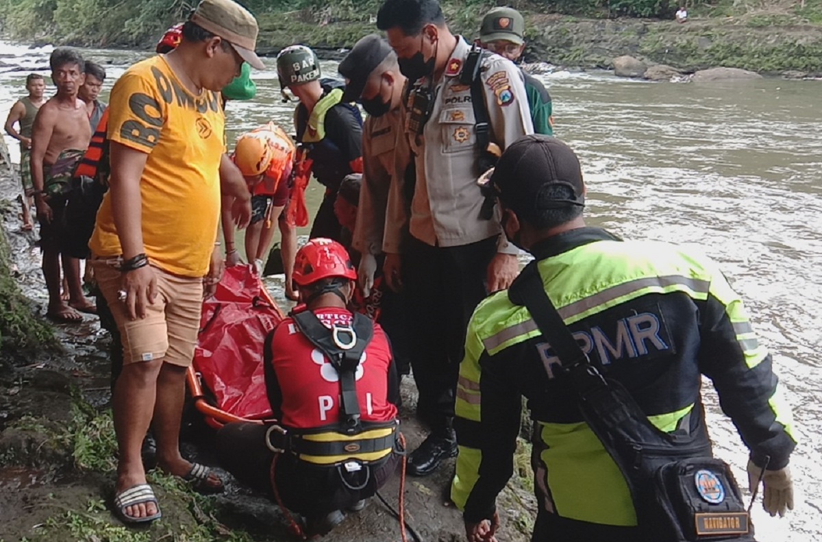 Sedang Asyik Memancing, Warga Kedungkandang Temukan Mayat Pria Tanpa Identitas