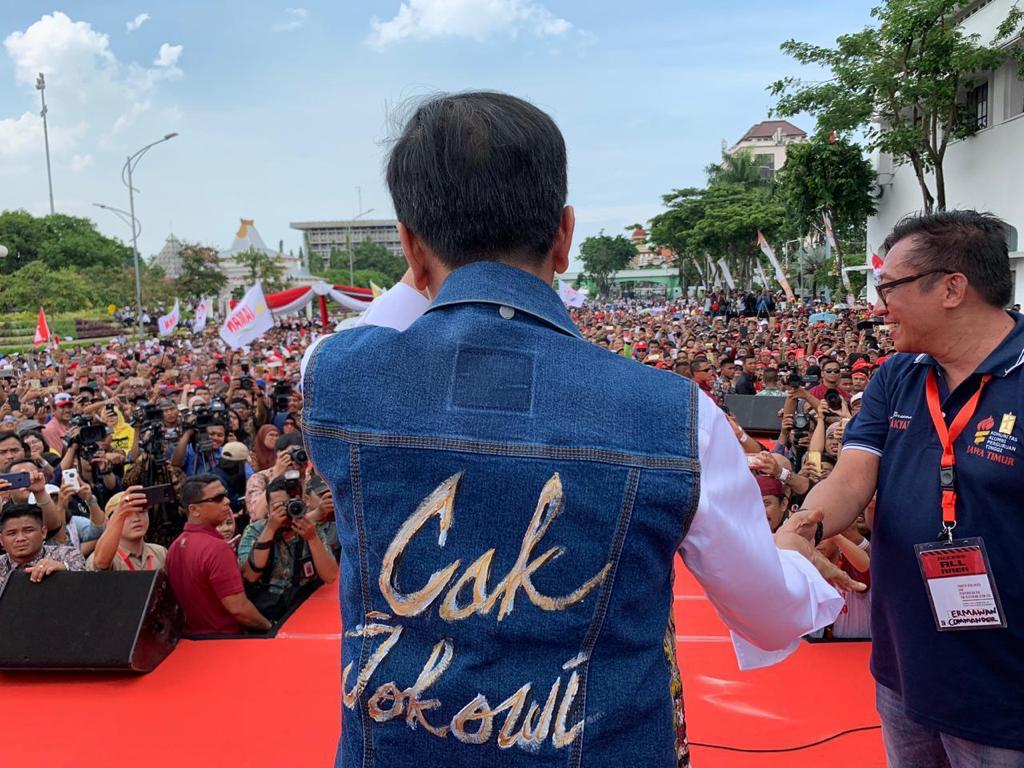 jokowi-temui-ribuan-alumni-perguruan-tinggi-di-jatim.jpg