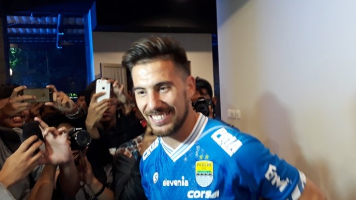 jonathan-bauman-setelah-acara-launching-persib_20180318_090939.jpg