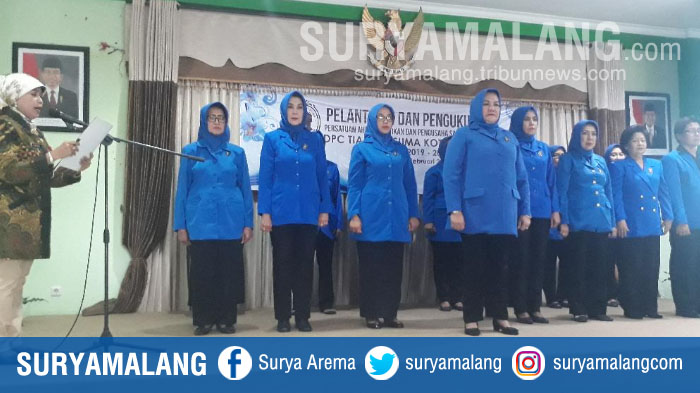 kadindik-kota-malang-zubaidah-di-pelantikan-dan-pengukuhan-pengurus-dpc-tiara-kusuma-kota-malang.jpg
