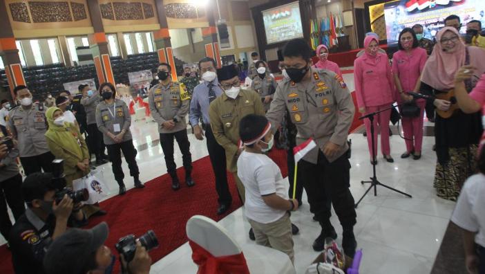 kapolda-jatim-irjen-pol-nico-afinta-didampingi-oleh-wali-kota-malang-sutiaji.jpg