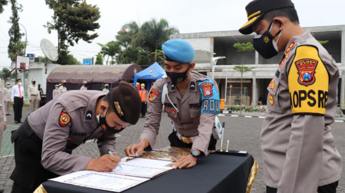 kapolres-batu-akbp-catur-c-wibowo-akan-menandatangani-ptdh-bila-ada-polisi-menggunakan-narkotika.jpg