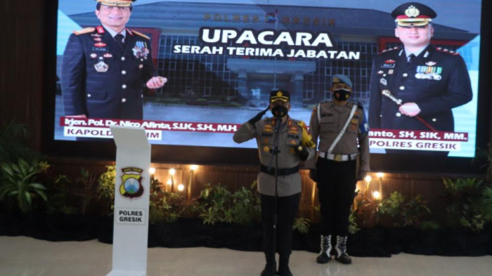 kapolres-gresik-akbp-arief-fitrianto-memimpin-upacara-sertijab-sejumlah-perwira.jpg