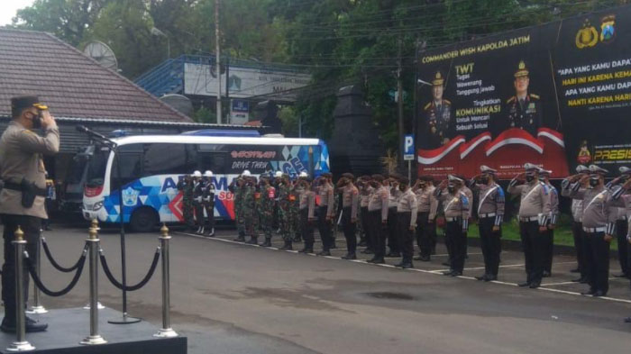 kapolresta-malang-kota-akbp-budi-hermanto-memimpin-apel-gelar-pasukan-operasi-zebra-semeru-2021.jpg