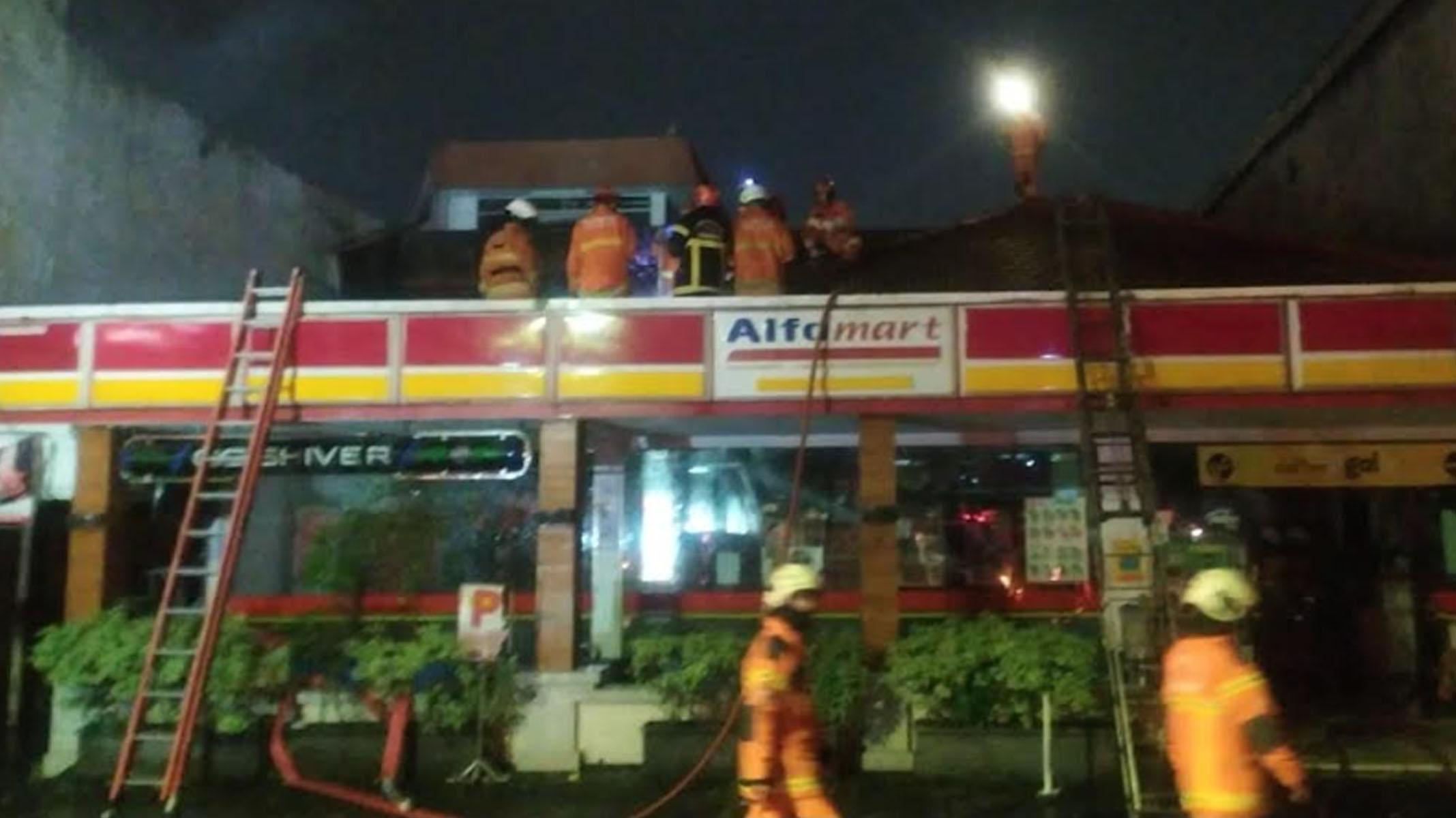 kebakaran-Mini-Market.jpg