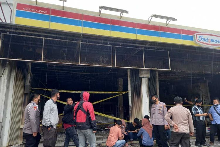 kebakaran-minimarket-di-lebak-banten.jpg