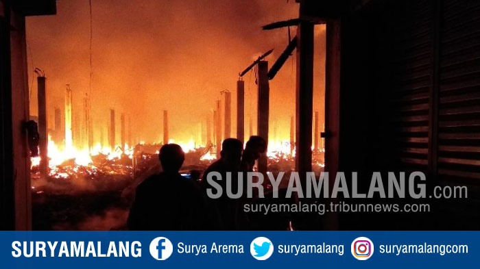kebakaran-pasar-pon-trenggalek-sabtu-2582018-dini-hari_20180825_084256.jpg