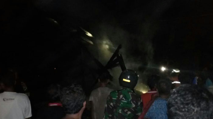 kebakaran-rumah-di-dusun-dukohan-desa-betet-kecamatan-kasiman-bojonegoro-akibat-gas-elpiji-bocor_20180824_121904.jpg