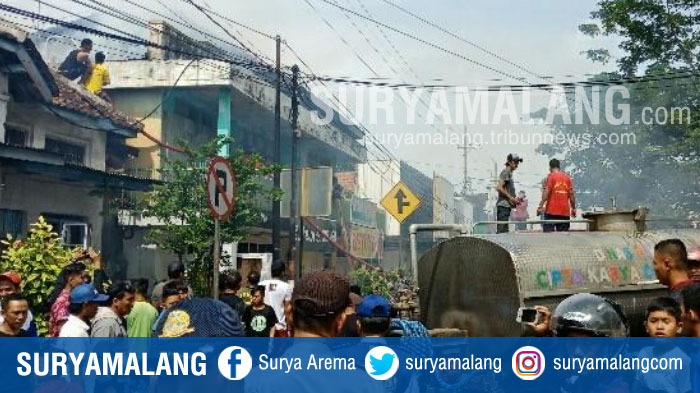 kebakaran-rumah-di-jalan-jenderal-sudirman-banyuwangi_20180627_151514.jpg