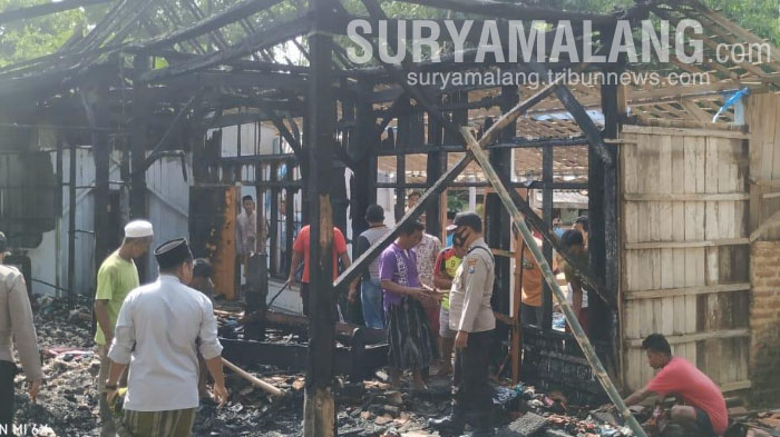kebakaran-rumah-milik-sahraji-di-dusun-jatijajar-desa-palengaan-laok-pamekasan.jpg