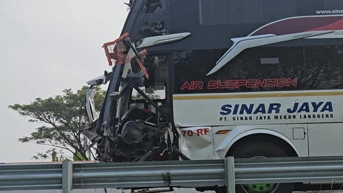 kecelakaan-beruntun-di-Tol-Nganjuk-Madiun.jpg