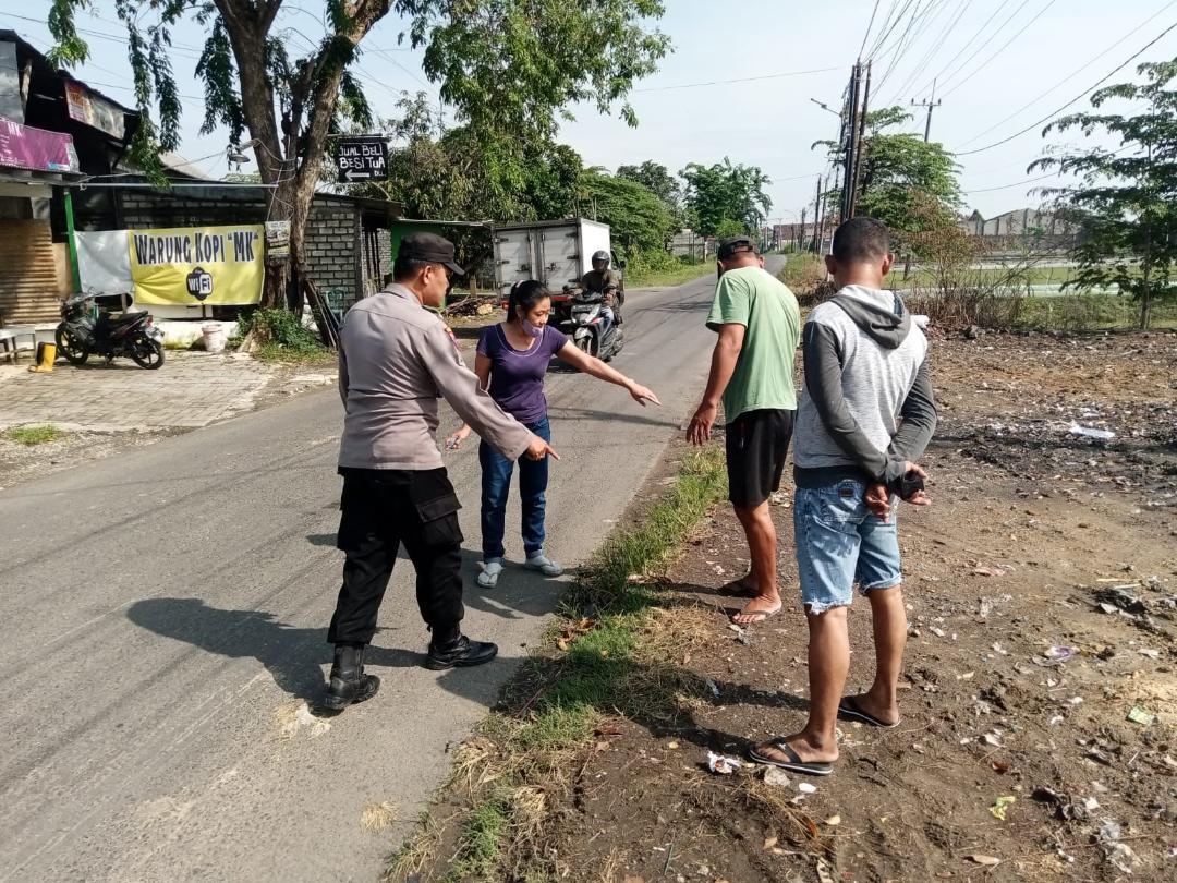 kecelakaan-maut-di-Jalan-raya-Desa-Jatirembe-Kecamatan-Benjeng-Kabupaten-Gresik.jpg