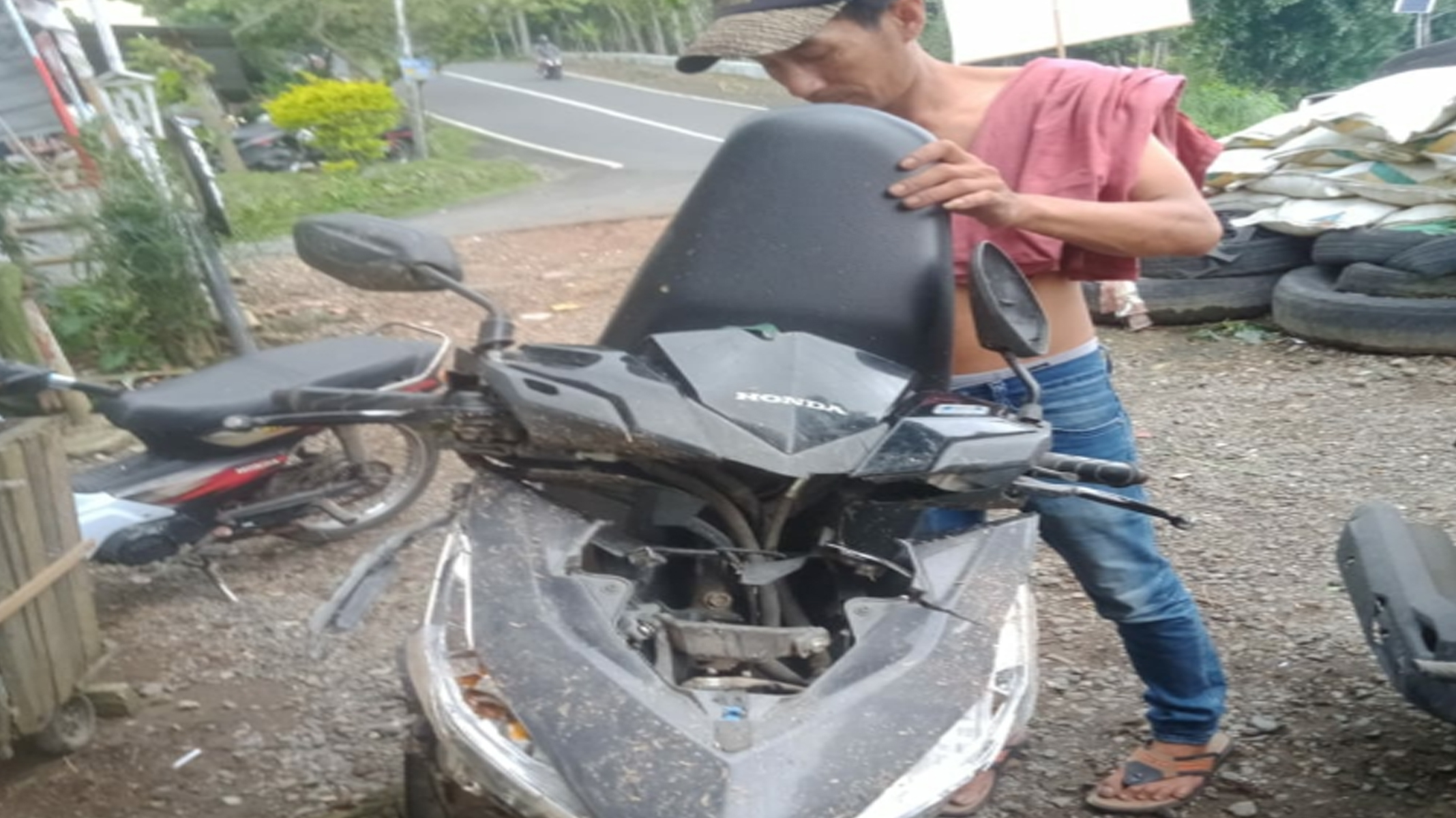 kecelakaan-sepeda-motor-rem-blong-di-jalur-cangar-batu-pacet-mojokerto.jpg