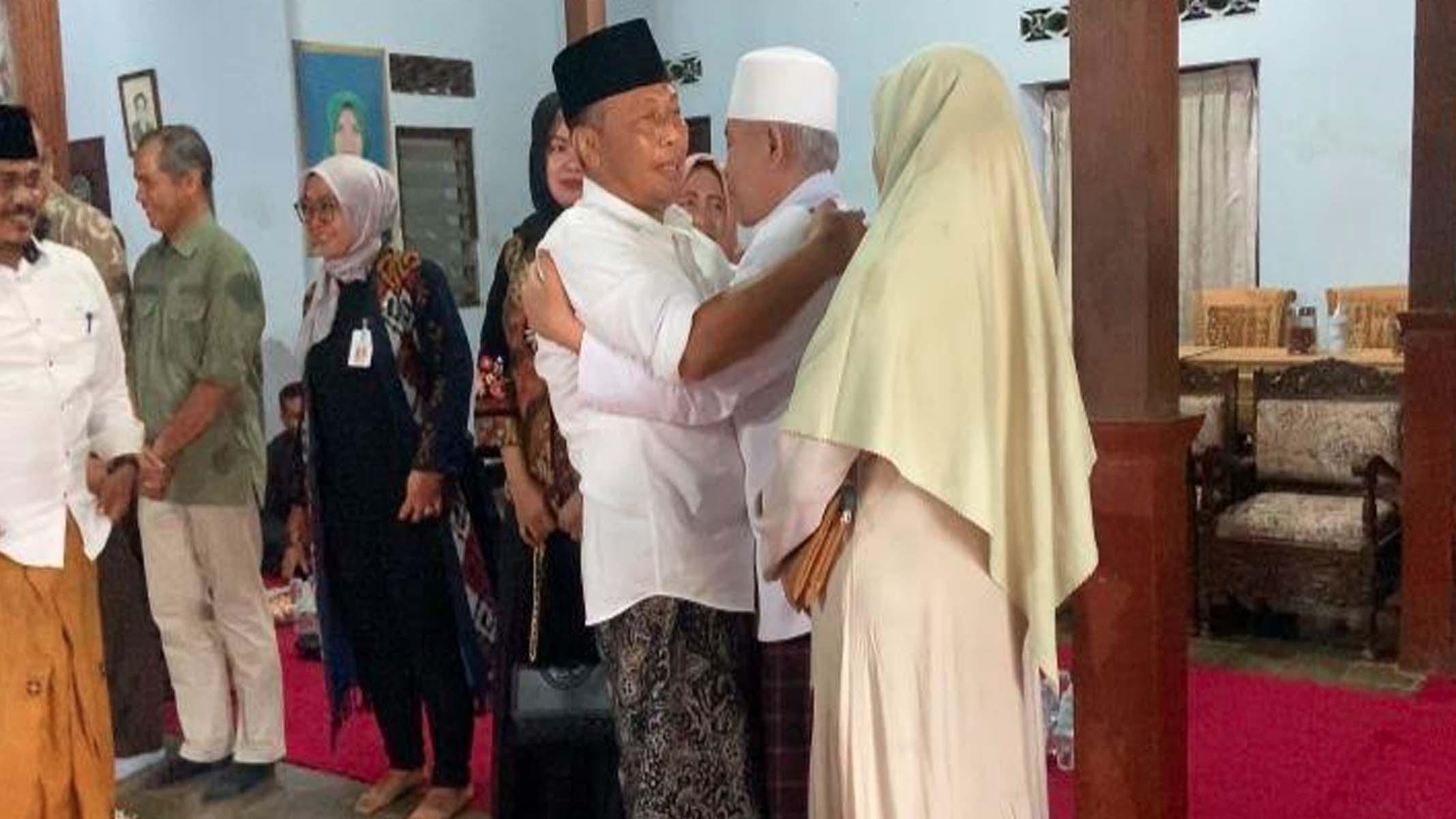 Kediaman Sugiri Sancoko Banjir Tamu Beragam Elemen Masyarakat, Unggul Pada Pilkada Ponorogo 2024