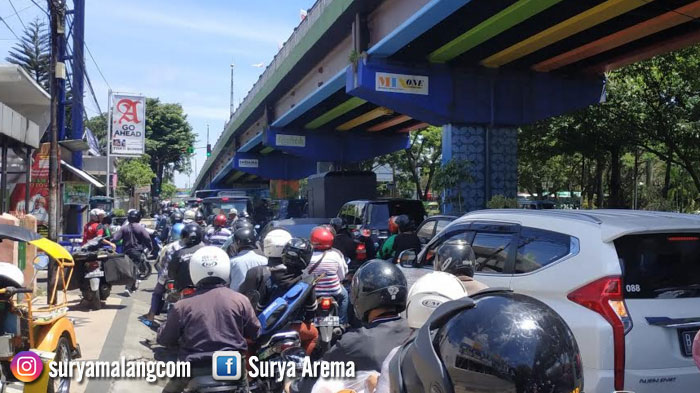 kemacetan-di-bawah-jembatan-fly-over-arjosari-kota-malang.jpg