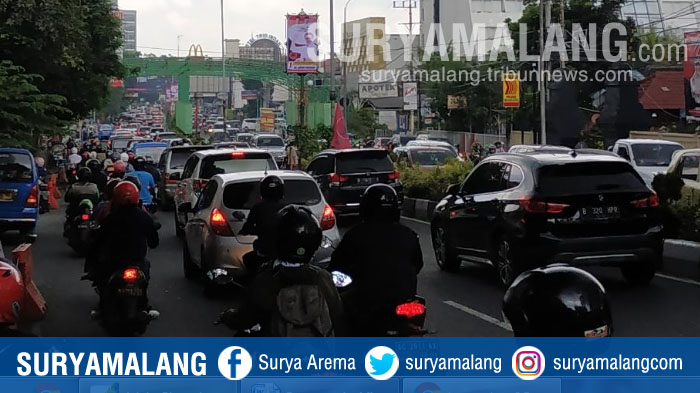 kepadatan-atau-kemacetan-arus-lalu-lintas-di-jalan-jaksa-agung-suprapto-kota-malang.jpg