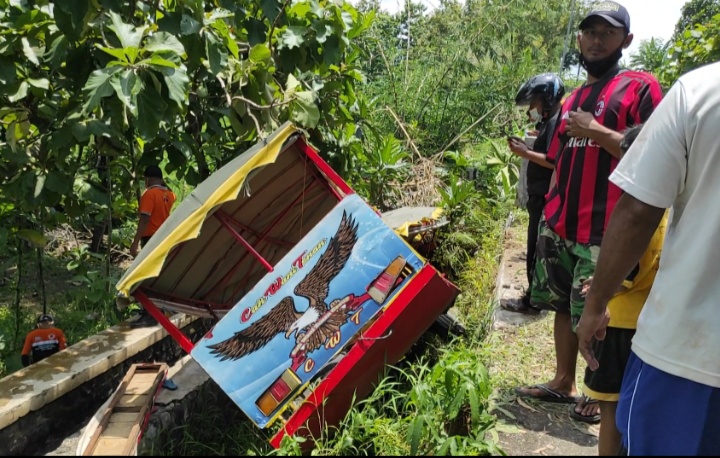 kereta-kelinci-atau-odong-odong-terguling-di-dusun-mranggen-desa-joho-kecamatan-dagangan-madiun.jpg