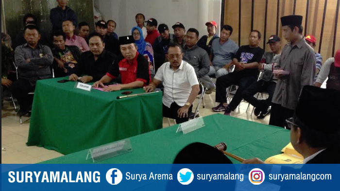 ketua-dprd-surabaya-armuji-dan-anggota-dprd-dari-pdip-baktiono.jpg