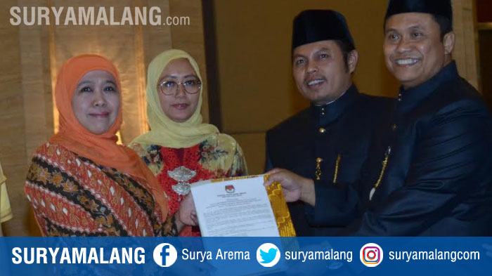 khofifah-indar-parawan-dan-emil-elestianto-dardak_20180724_223130.jpg<pf>gubernur-jatim-terilih-khofifah-indar-parawansa_20180724_223651.jpg