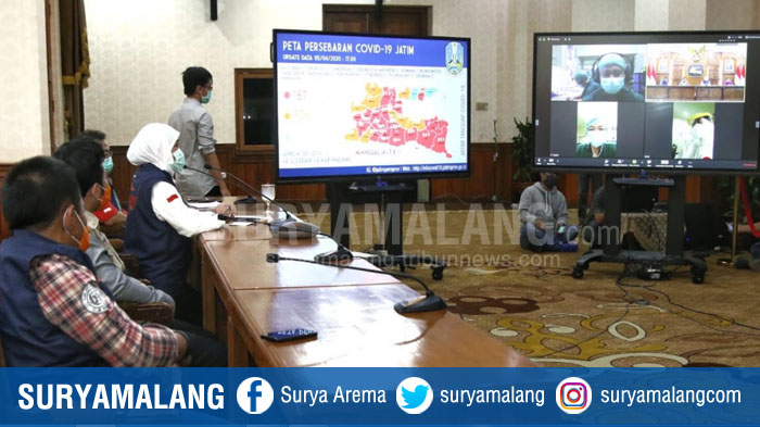 Ketika Gubernur Jatim Mendengar Curhatan Langsung Dokter yang Tangani 10 Pasien Positif Corona
