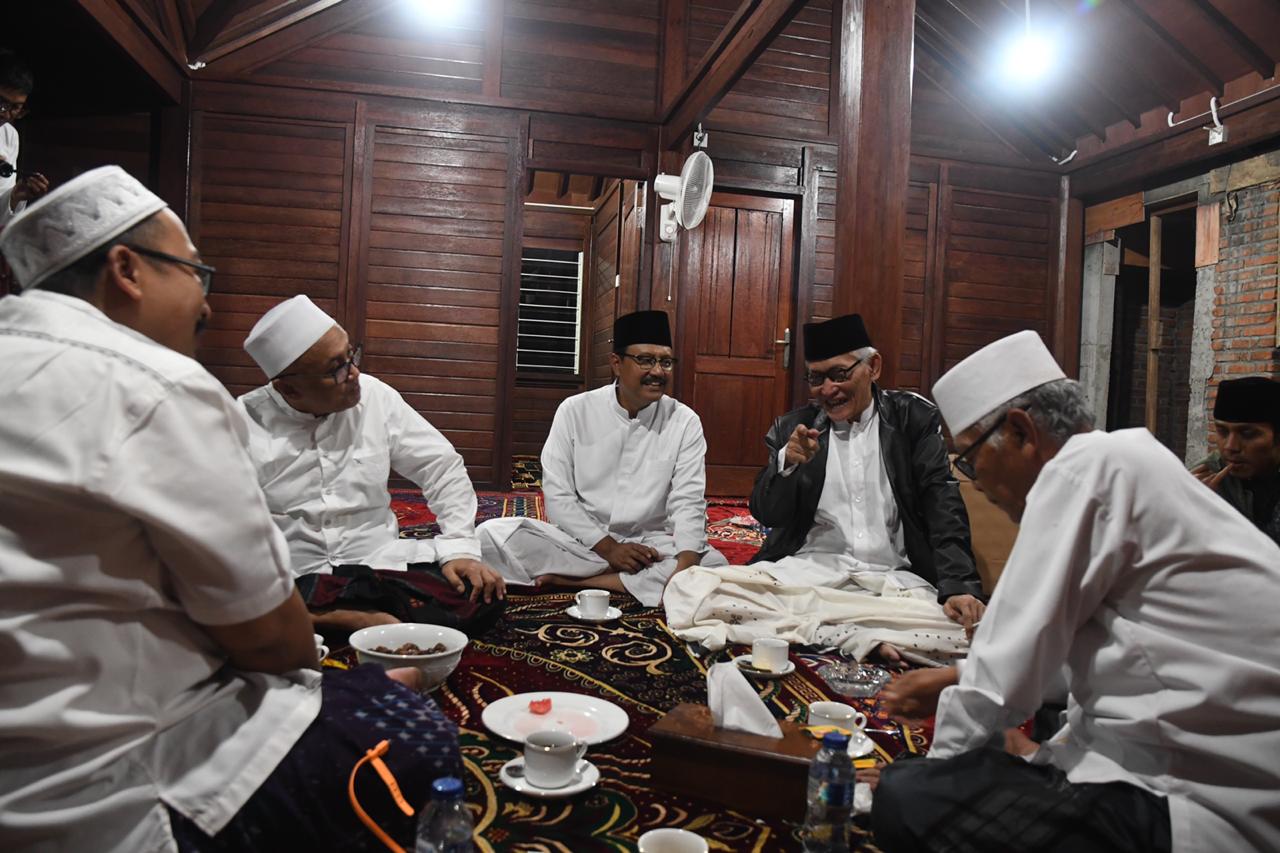 kiai-sepuh-se-jawa-timur-bertemu-dengan-ketua-pengurus-besar-nahdlatul-ulama-pbnu-gus-ipul.jpg