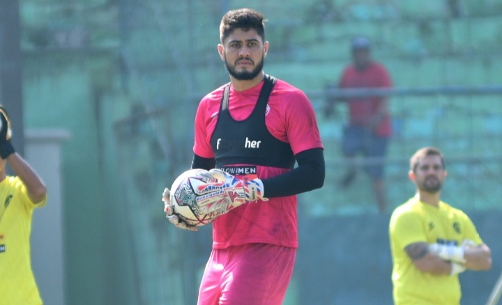 Winger Arema FC, Dendi Santoso Turut Berduka Atas Meninggalnya Kekasih Adilson Maringa