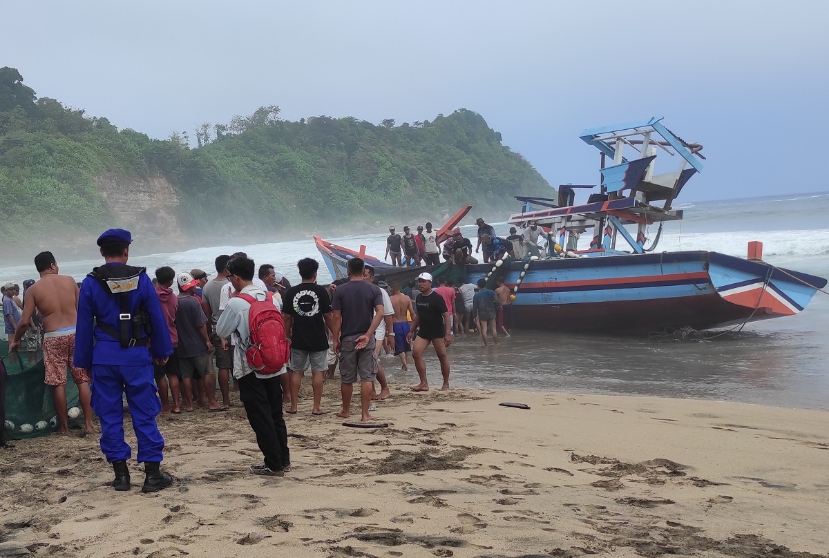 Tim SAR Hentikan Pencarian 8 Nelayan Trenggalek di Blitar, Bupati Rencanakan Bantuan Pelampung