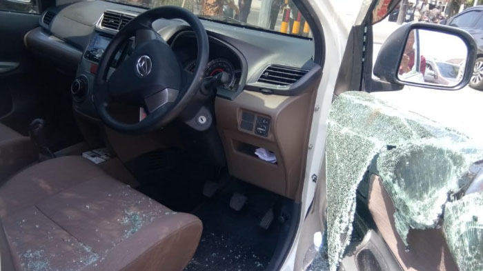 kondisi-mobil-korban-salah-tangkap-di-simpang-4-ngadiluwih-kabupaten-kediri.jpg