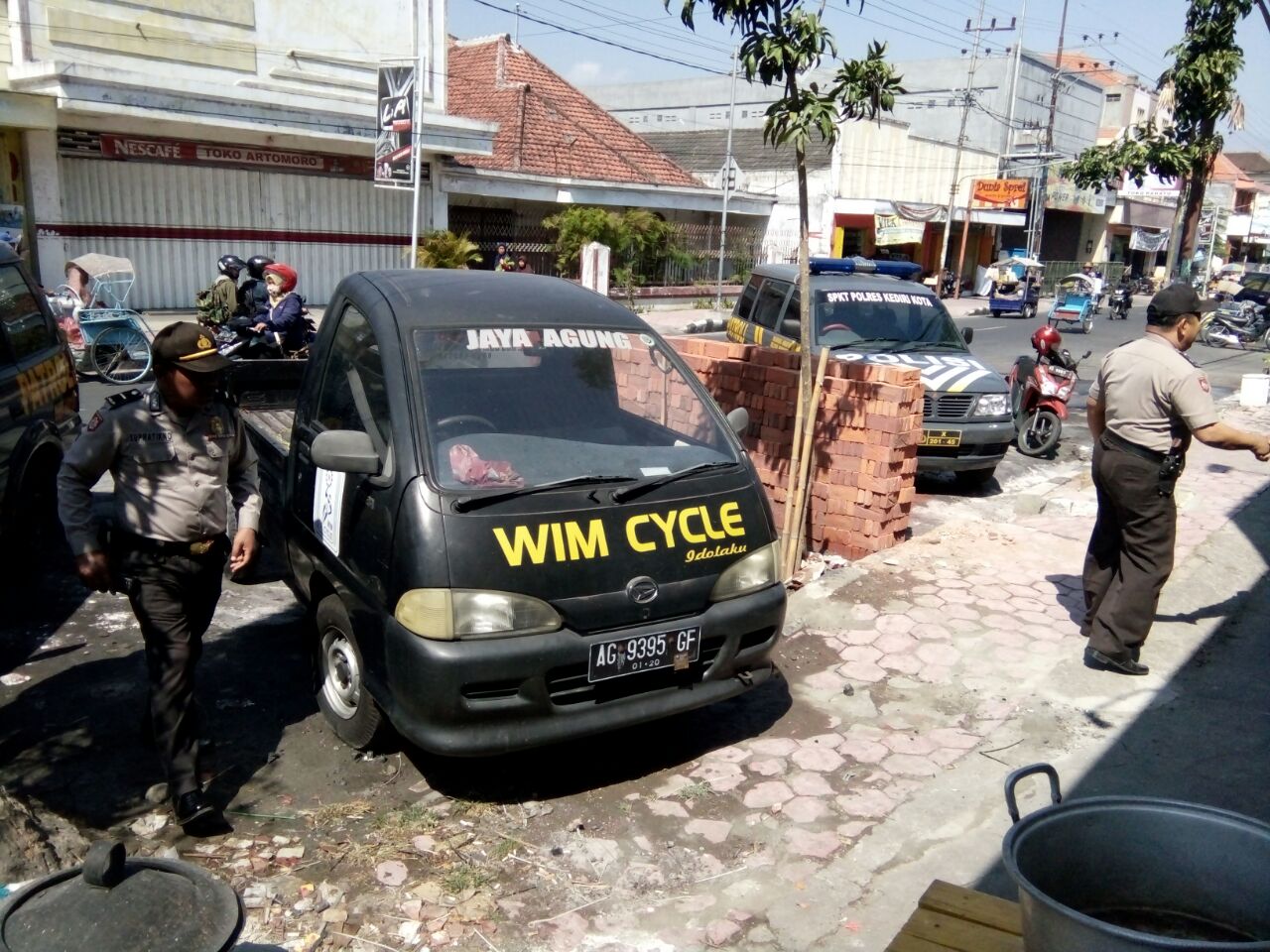 kondisi-mobil-pikap-yang-terbakar-di-jl-cokroaminoto-kota-kediri_20180928_215506.jpg