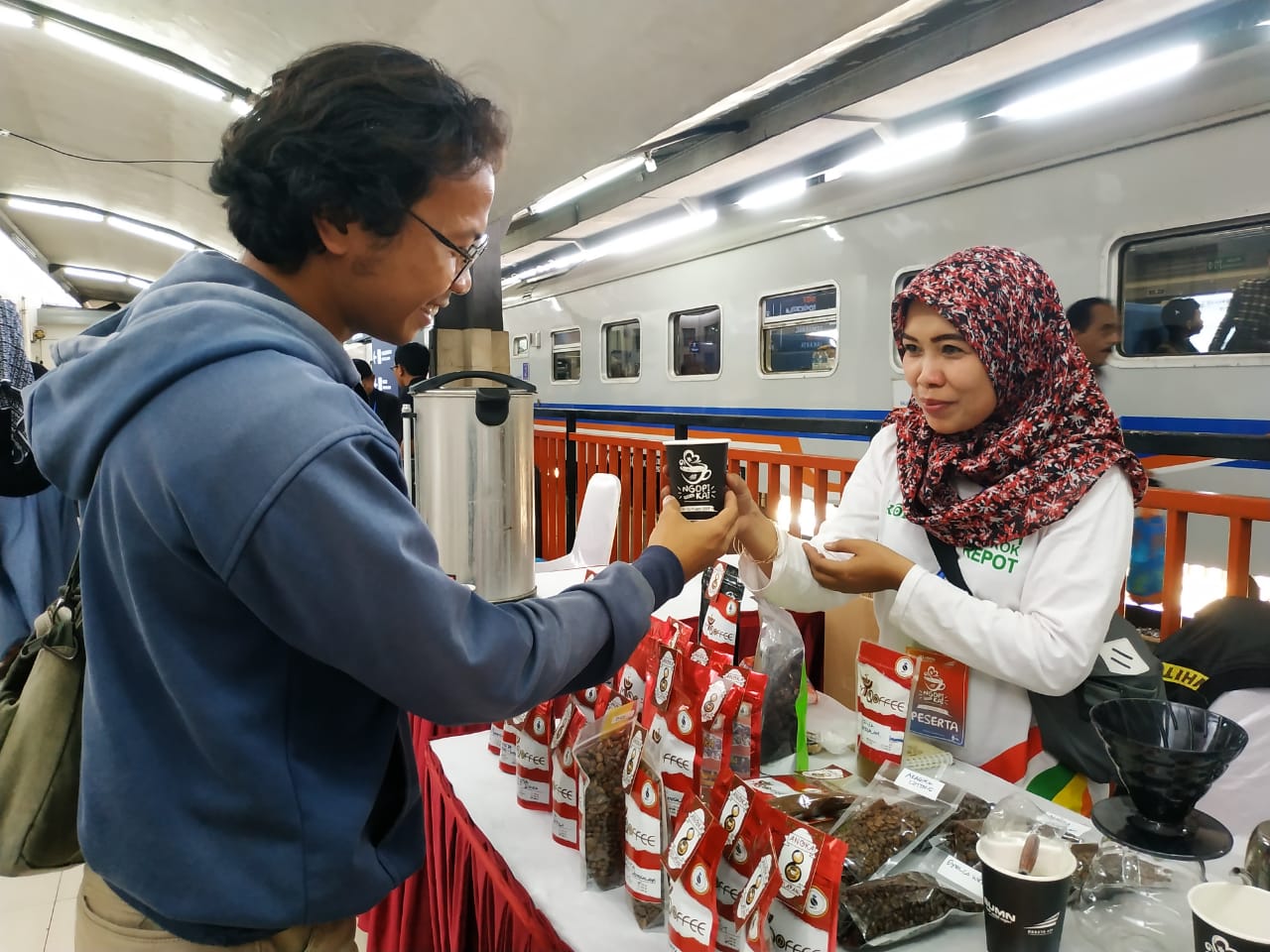 kopi-gratis-stasiun-kota-malang-dari-pt-kai.jpg