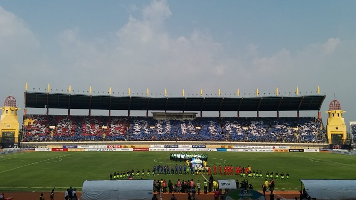 koreo-dari-bobotoh-di-stadion-si-jalak-harupat-sabtu-992017_20170912_164958.jpg