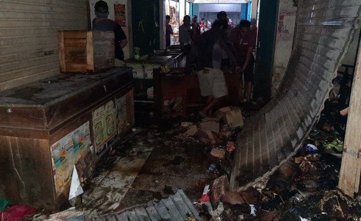 Korsleting Listrik Picu Kebakaran 2 Stan di Pasar Agrobis Babat, Lamongan