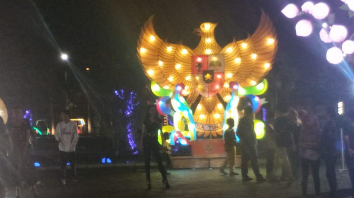 lampion-garuda-pancasila-di-area-magical-world-of-lanthern-di-food-junction-surabaya.jpg