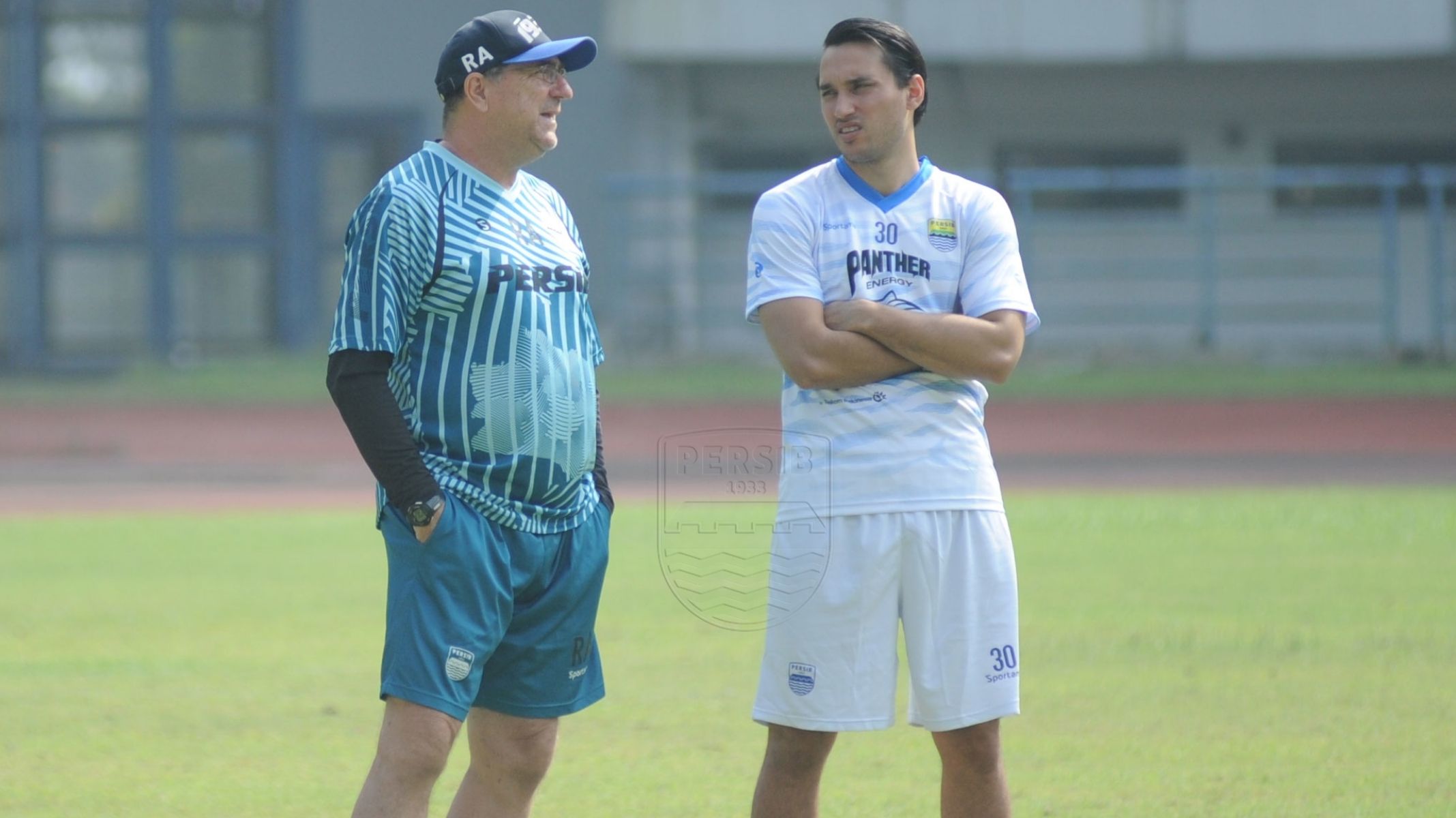 Ezra Walian Sudah Bergabung Latihan Bersama Persib Bandung, Robert Rene Alberts Puji Sosoknya