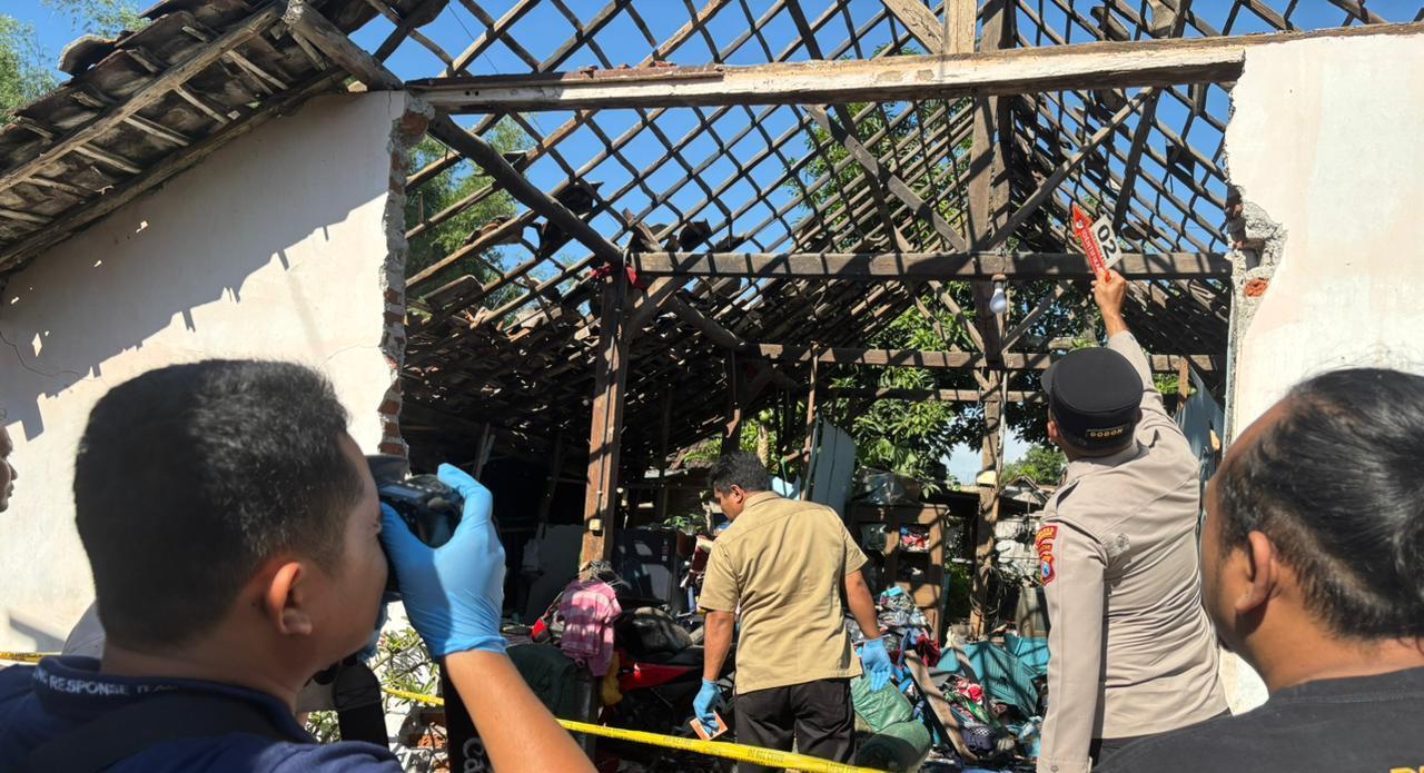 ledakan-petasan-di-Dusun-Bakalan-Desa-Rowomarto-Kecamatan-Patianrowo-Nganjuk.jpg