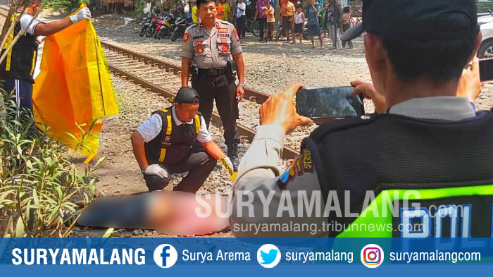lestari-wahyuningsih-45-tewas-akibat-tersambar-kereta-api-di-dekat-mapolsek-waru-sidoarjo.jpg
