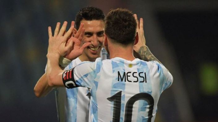lionel-messi-dan-angel-di-maria-merayakan-gol-ke-gawang-brasil-pada-final-copa-america-2021.jpg