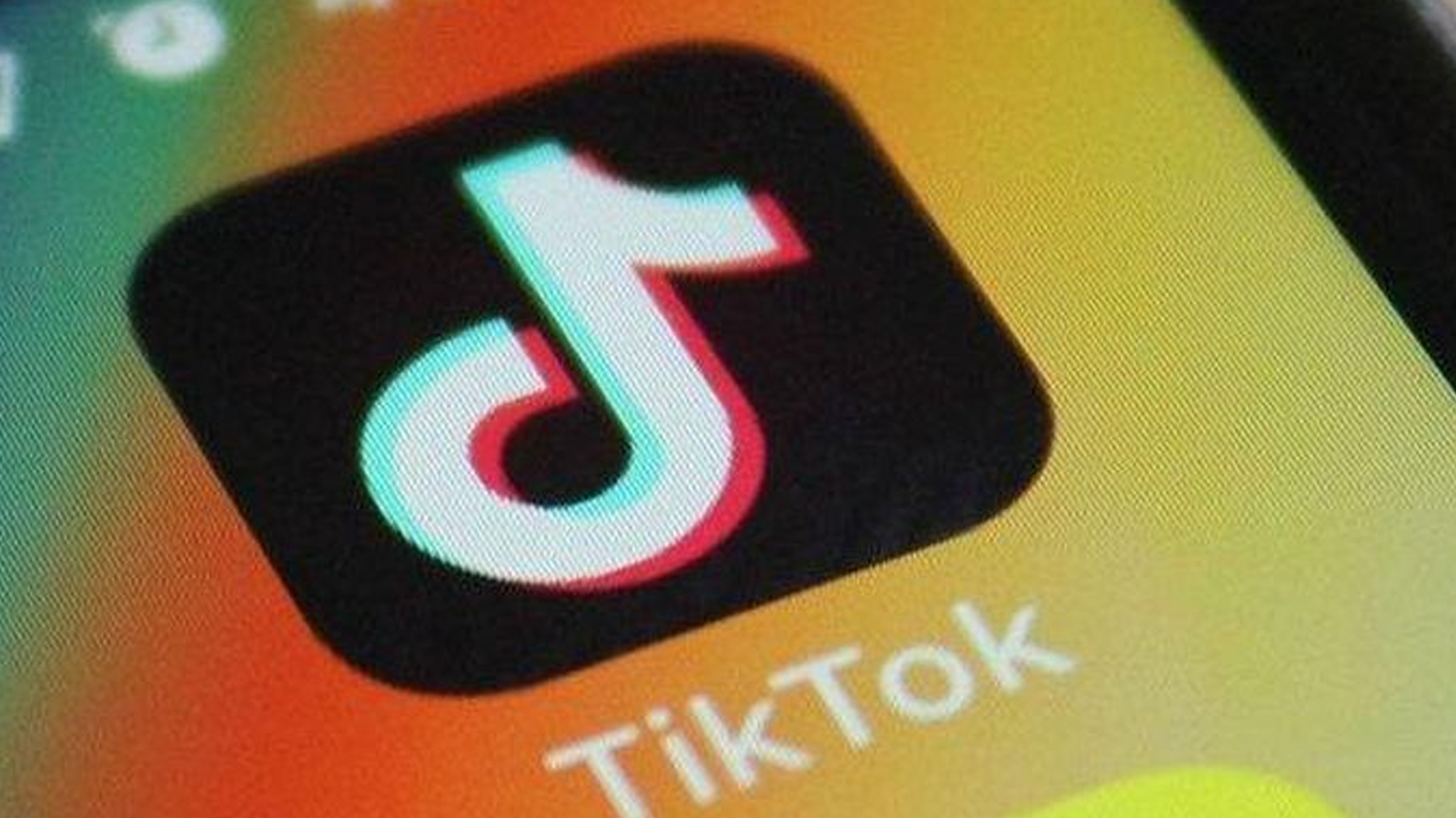 Lagu Aduh Mamae Ada Cowok Baju Hitam - Ade La Muhu Ternyata ada 2 Versi, Ini Liriknya