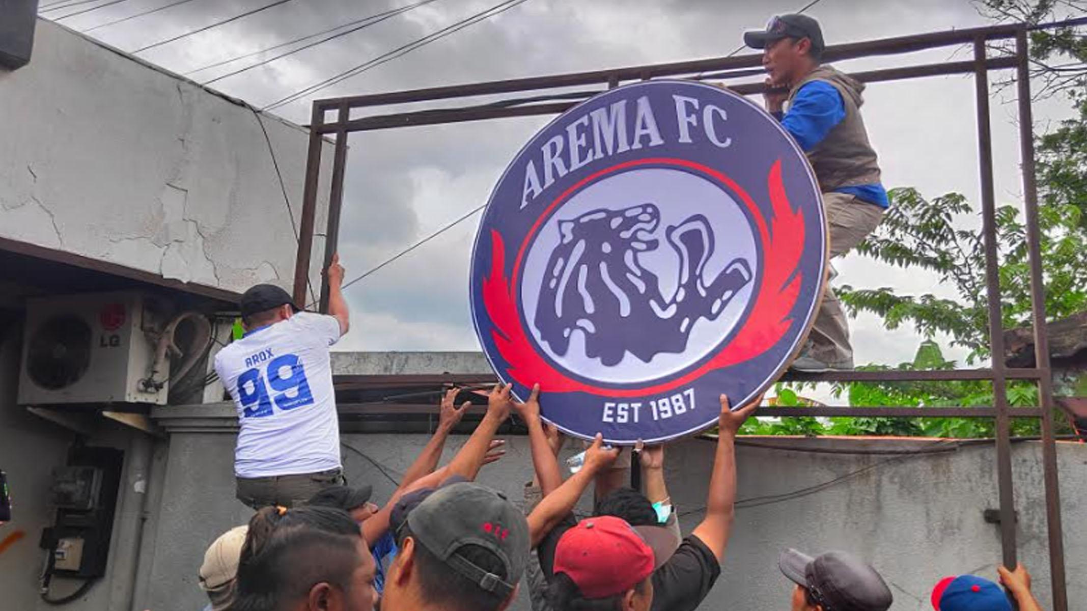 logo-arema-FC-dipasang-Aremania.jpg