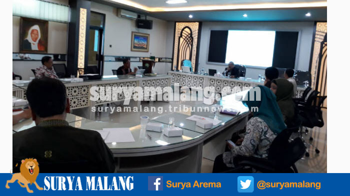 lokakarya-pembuatan-buku-ajar-pancasila-dan-pkn-di-universitas-islam-malang-unisma_20170215_184600.jpg
