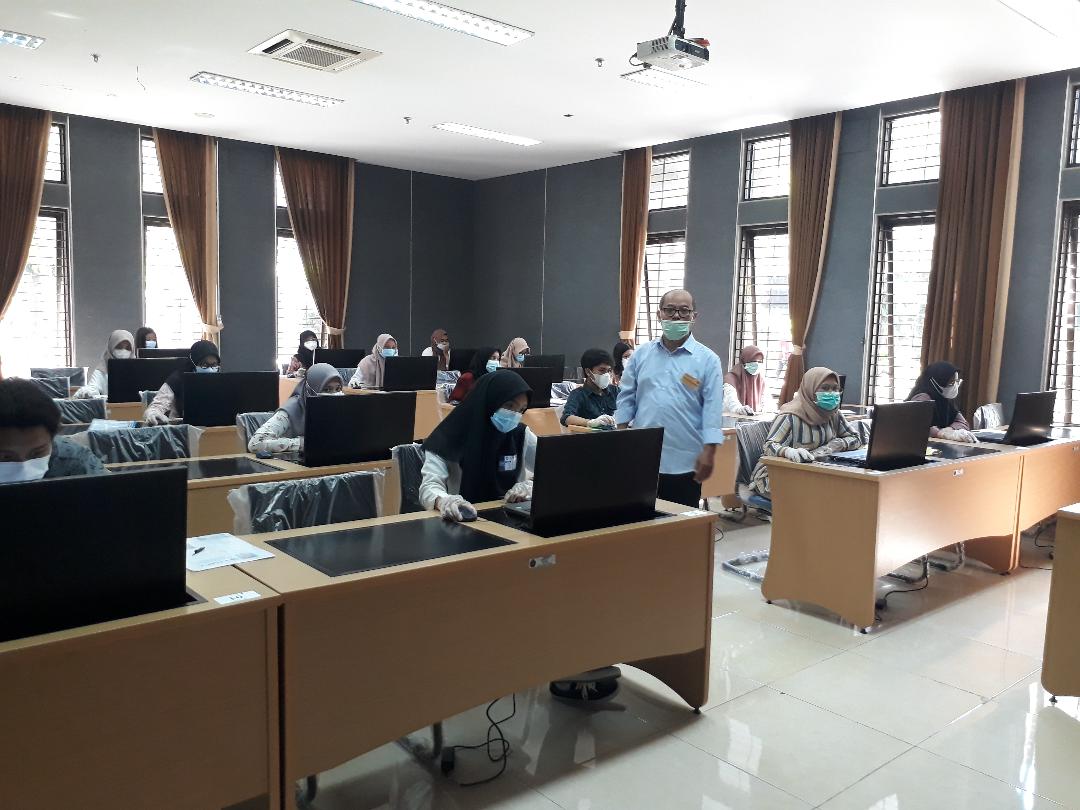 Satu Peserta Tunarungu Mengikuti UTBK SBMPTN di Fisip Universitas Brawijaya (UB) Malang