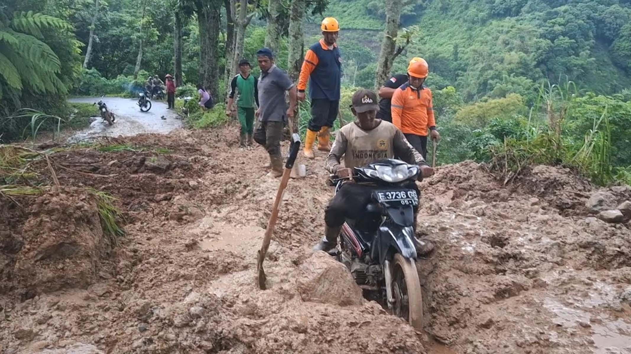 longsor-madiun-ponorogo-2.jpg